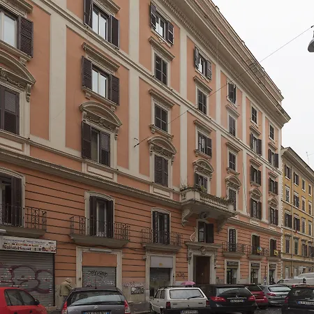 Guesthost - Vittorio Emmanuele & Colosseo * Rome