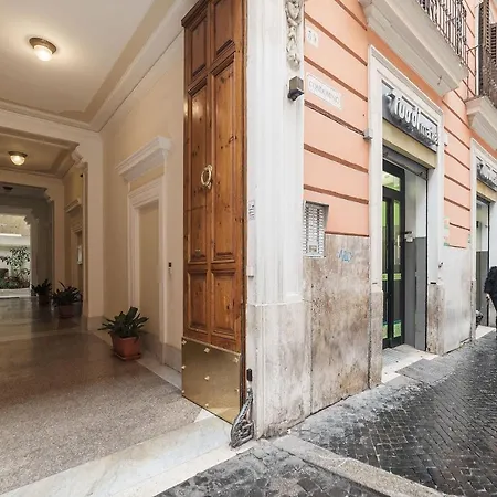 Apartment Guesthost - Vittorio Emmanuele & Colosseo Rome